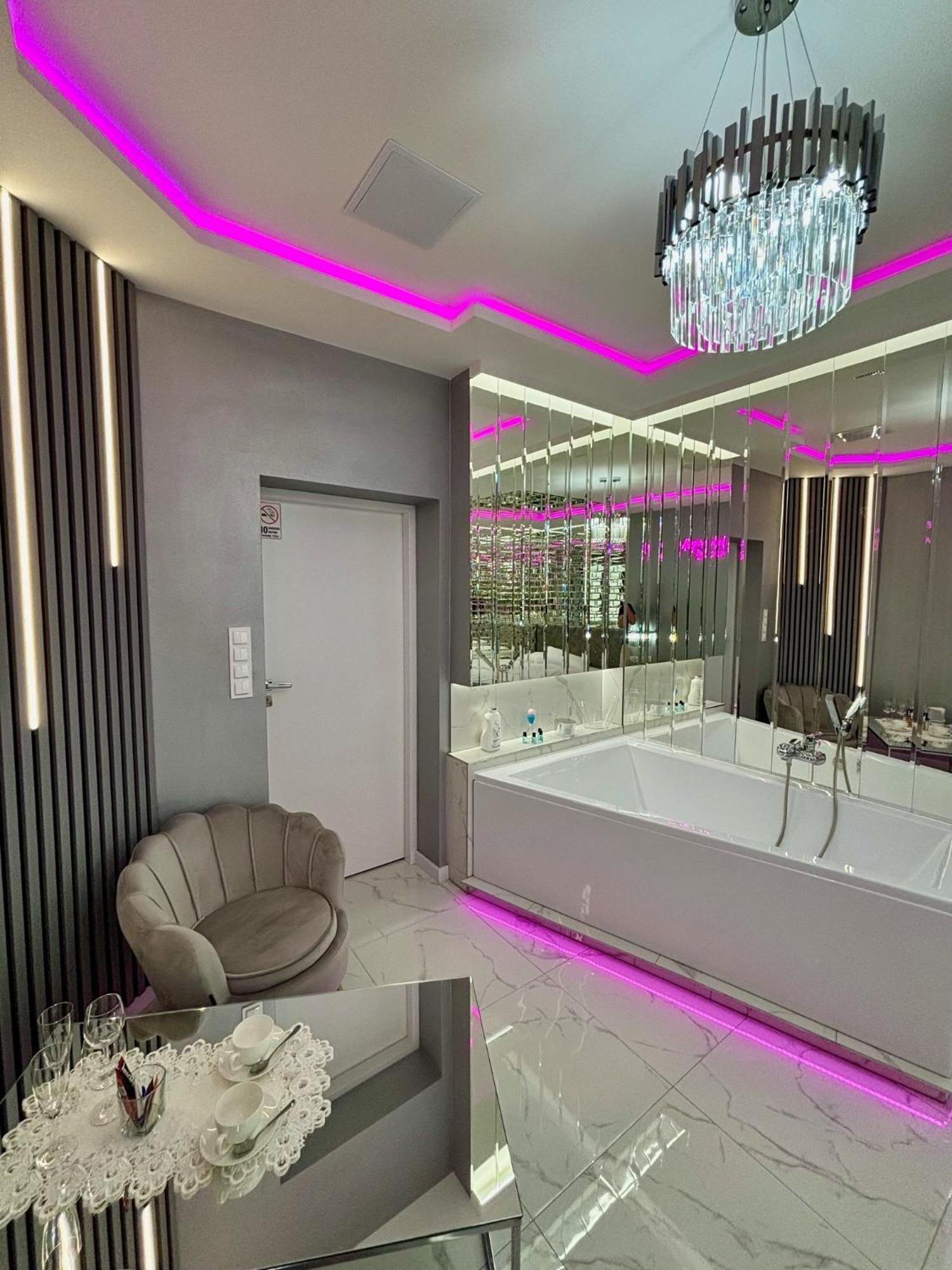 Apartament "Prezydencki Deluxe" Centrum Z Duza Wanna Dla Dwojga Gniezno Ngoại thất bức ảnh